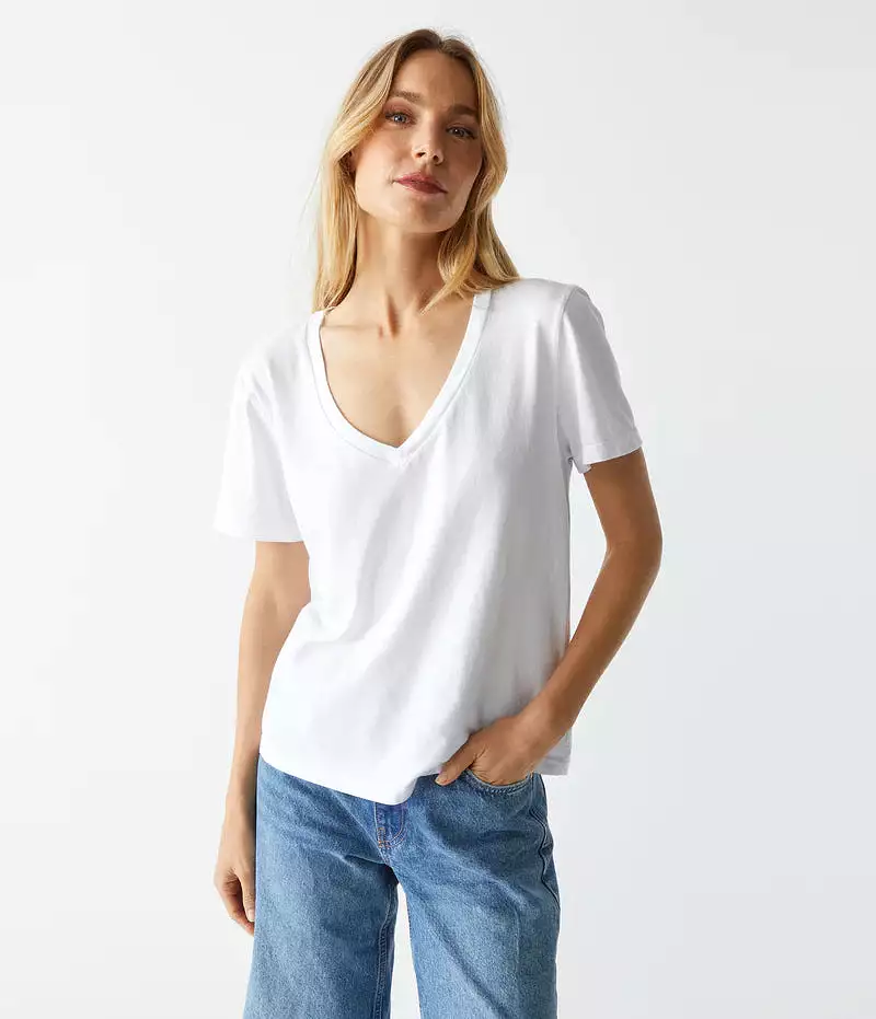 Daria Classic V-Neck Tee