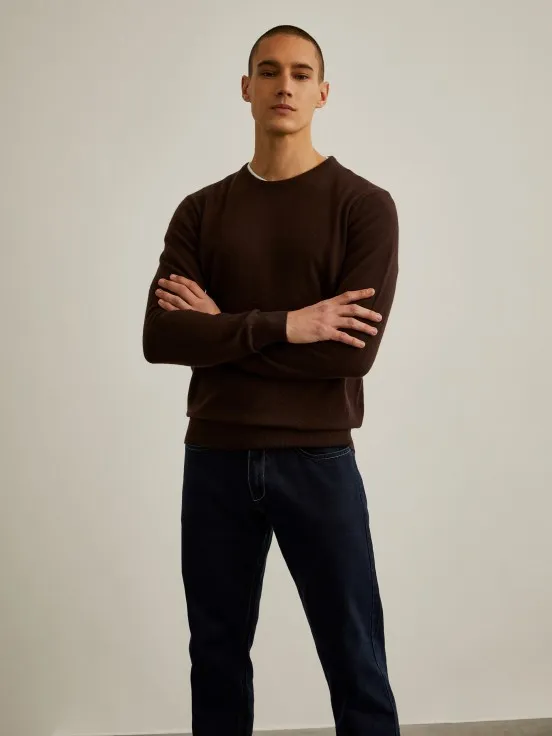 Long-sleeved wool sweater