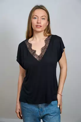 Silk Hand-Dyed Lace Trim V-Neck Tee/Black in Noir